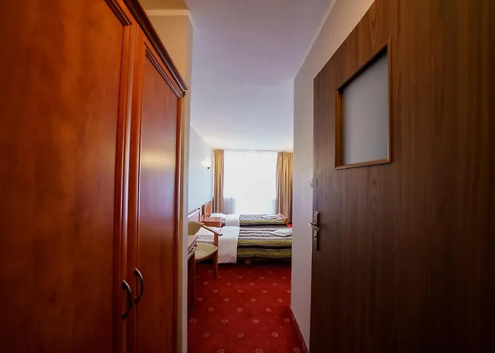 Promenada Zegrze Hotel *